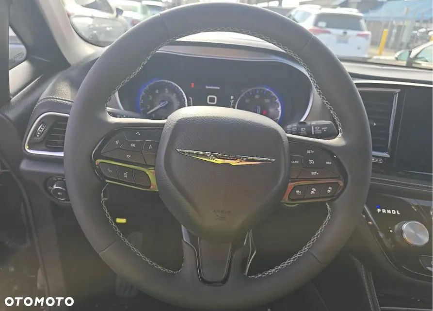 Chrysler Pacifica - 8
