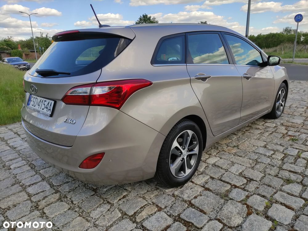 Hyundai i30 blue Kombi 1.4 Trend - 4