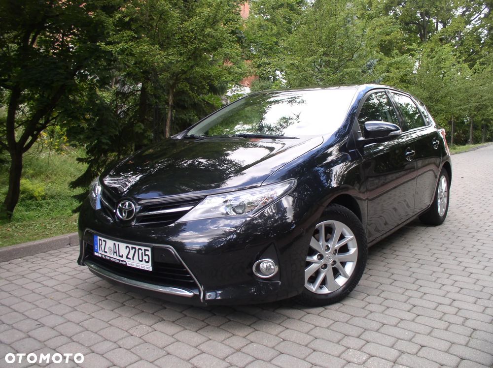 Toyota Auris 1.6 Valvematic Executive - 1