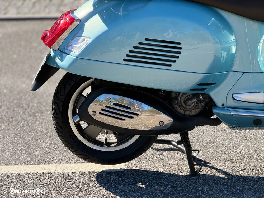 Vespa GTS Super Blue Azzurro 70 anni - 12