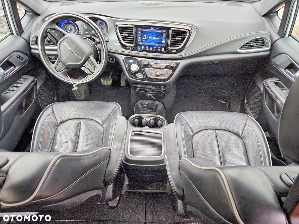 Chrysler Pacifica - 8