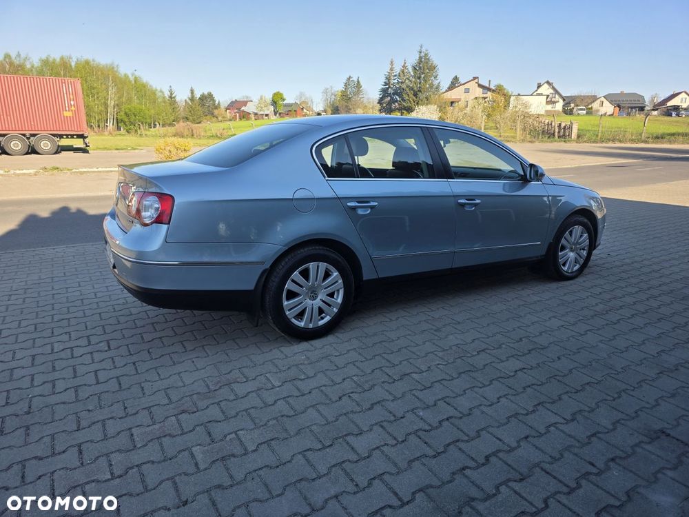 Volkswagen Passat 2.0 TDI DPF Highline - 24