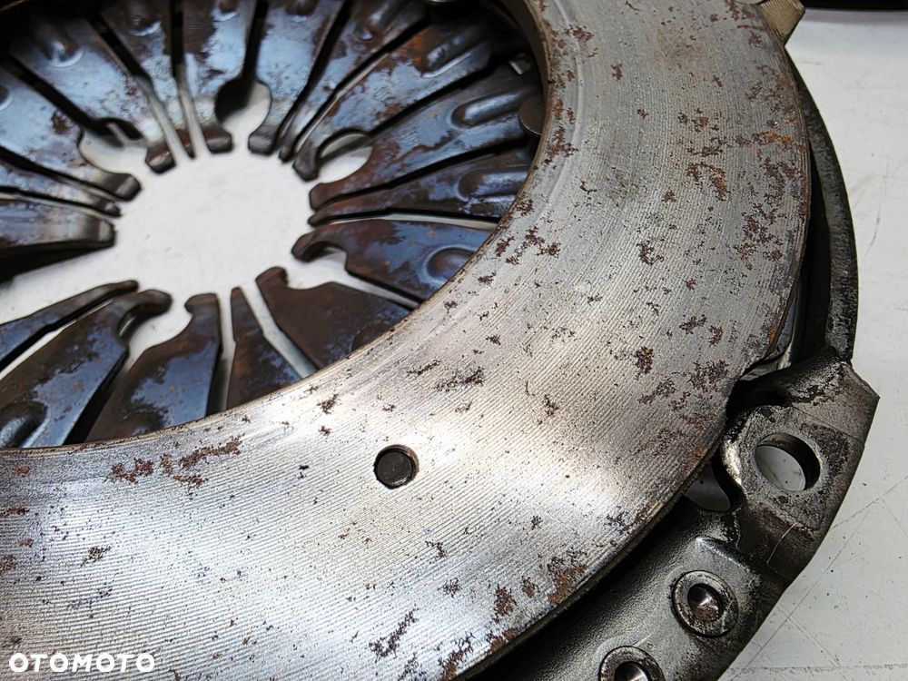 KOŁO DWUMASOWE SPRZĘGŁO AUDI VOLKSWAGEN SEAT SKODA 1.6TDI 03L105266BS 10/26 - 10