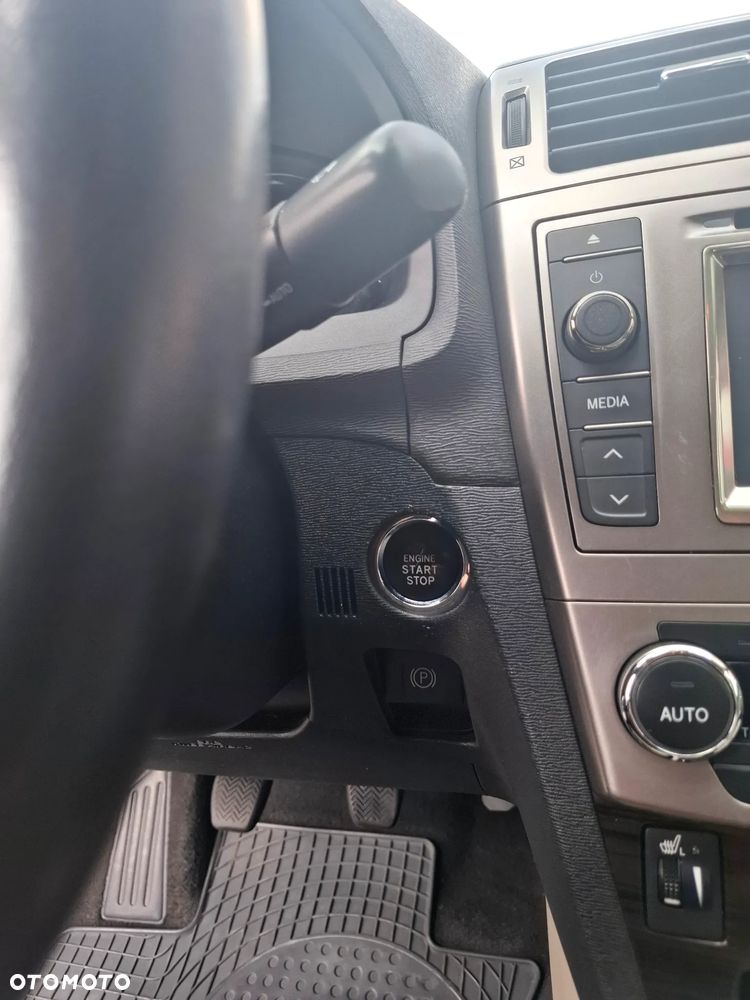 Toyota Avensis 1.8 Premium - 27