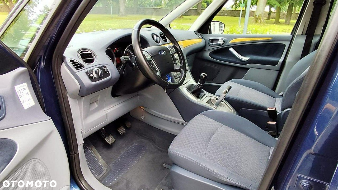Ford Galaxy - 24