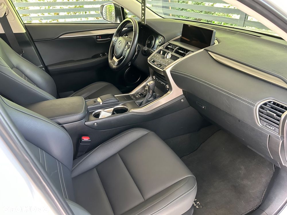 Lexus NX 300 F Impression AWD - 8