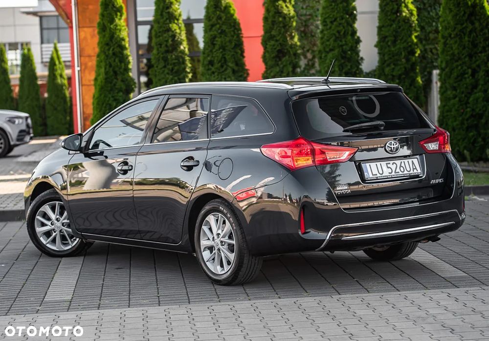Toyota Auris 1.6 Premium - 4