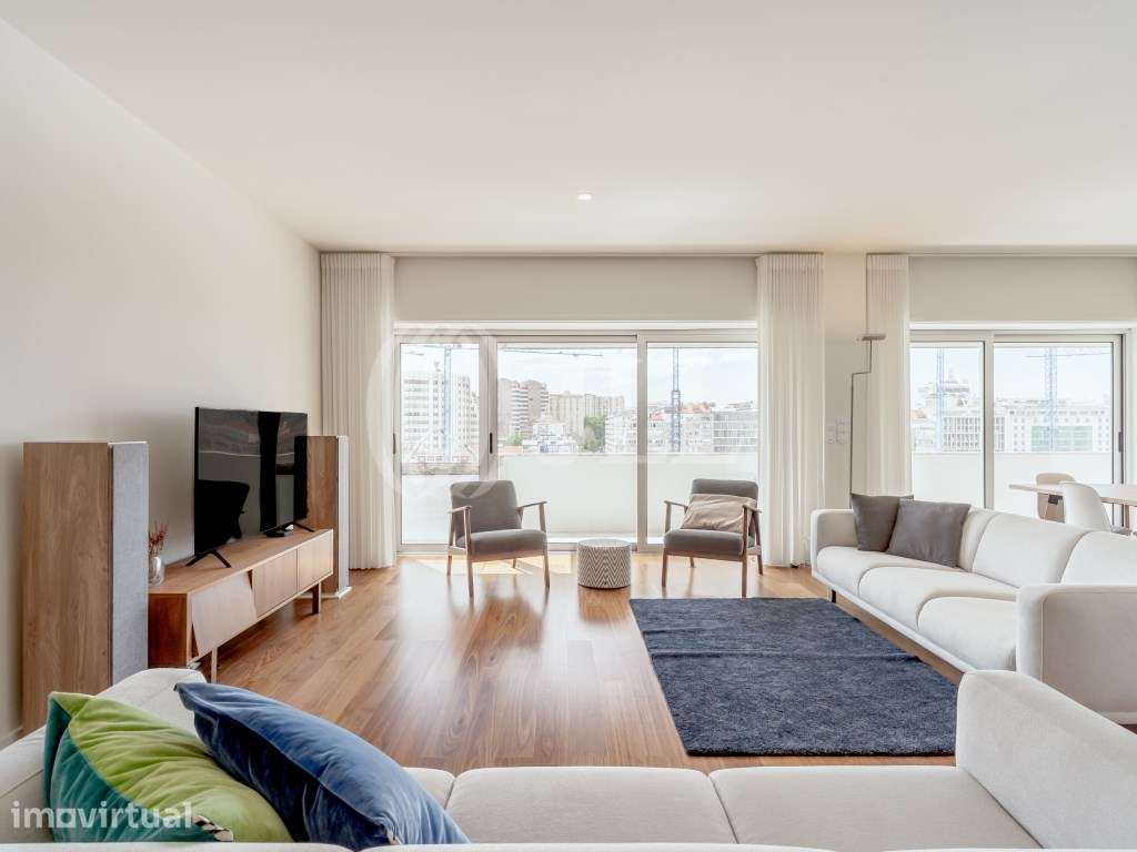 Apartamento T3, renovado com varandas, em Lisboa - Grande imagem: 2/31