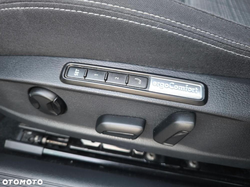 Volkswagen Passat 2.0 TDI SCR DSG Business - 9