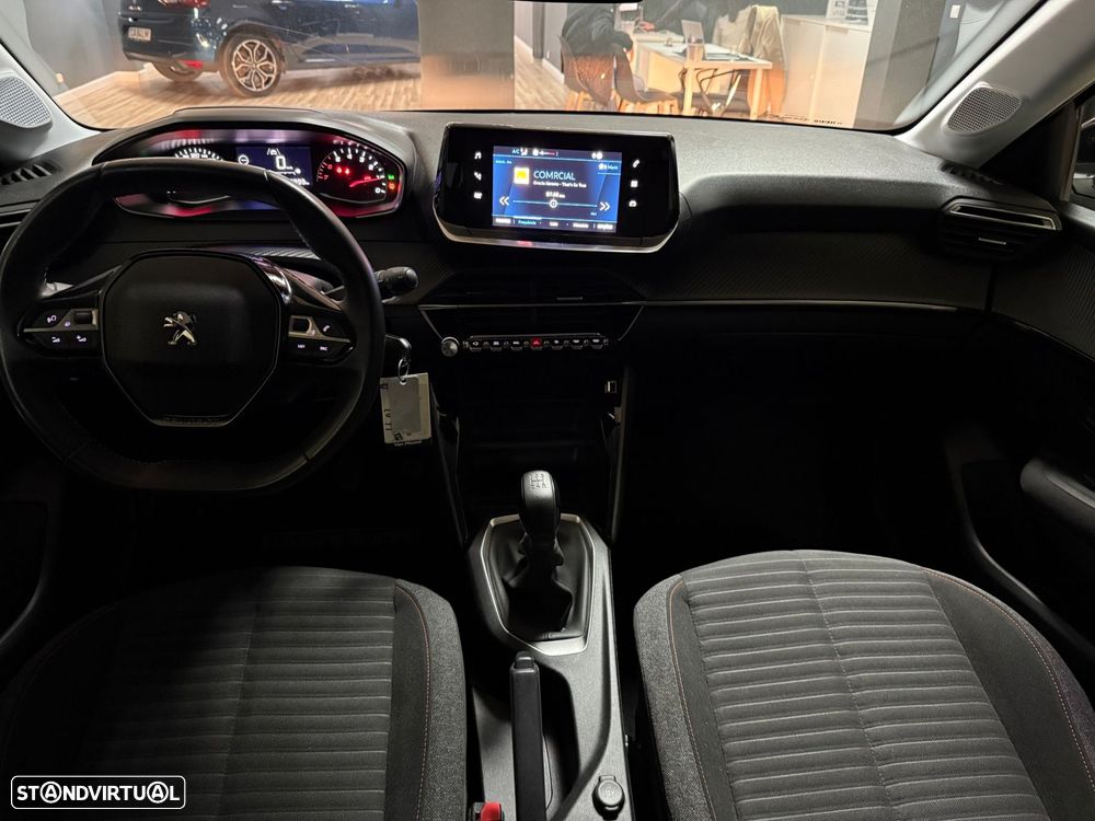 Peugeot 208 - 13