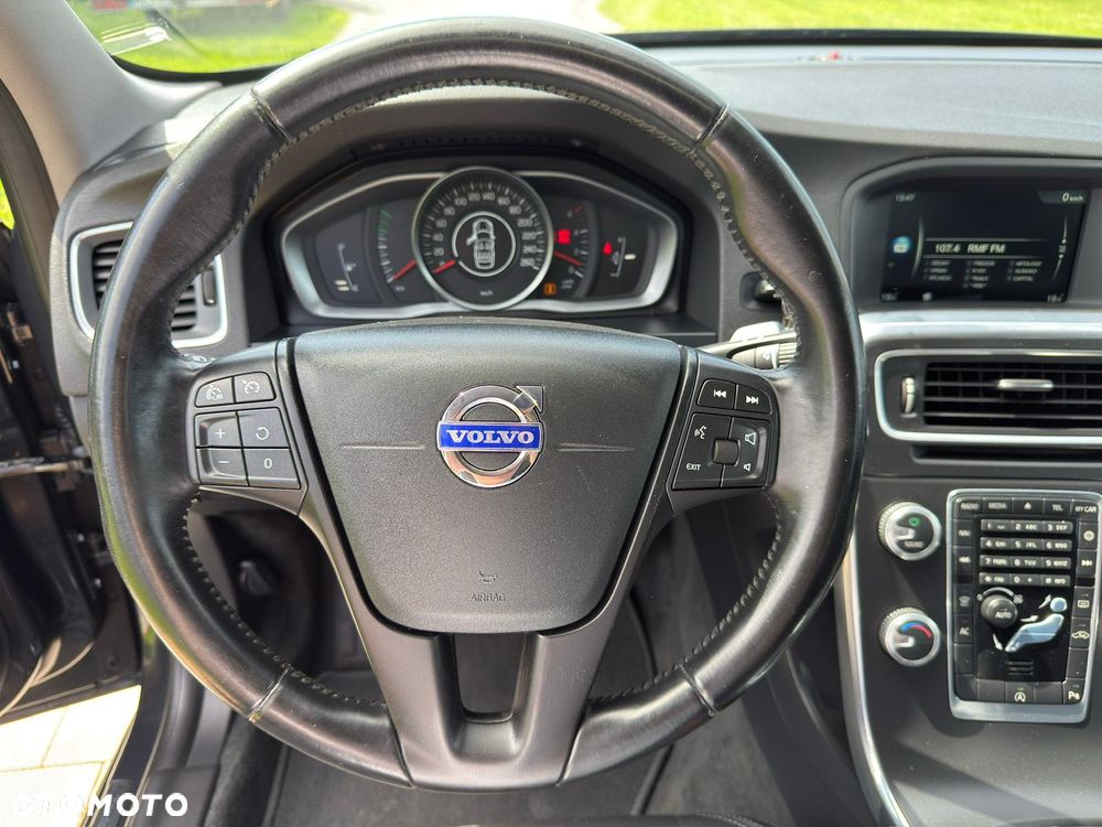 Volvo V60 D2 Momentum - 23