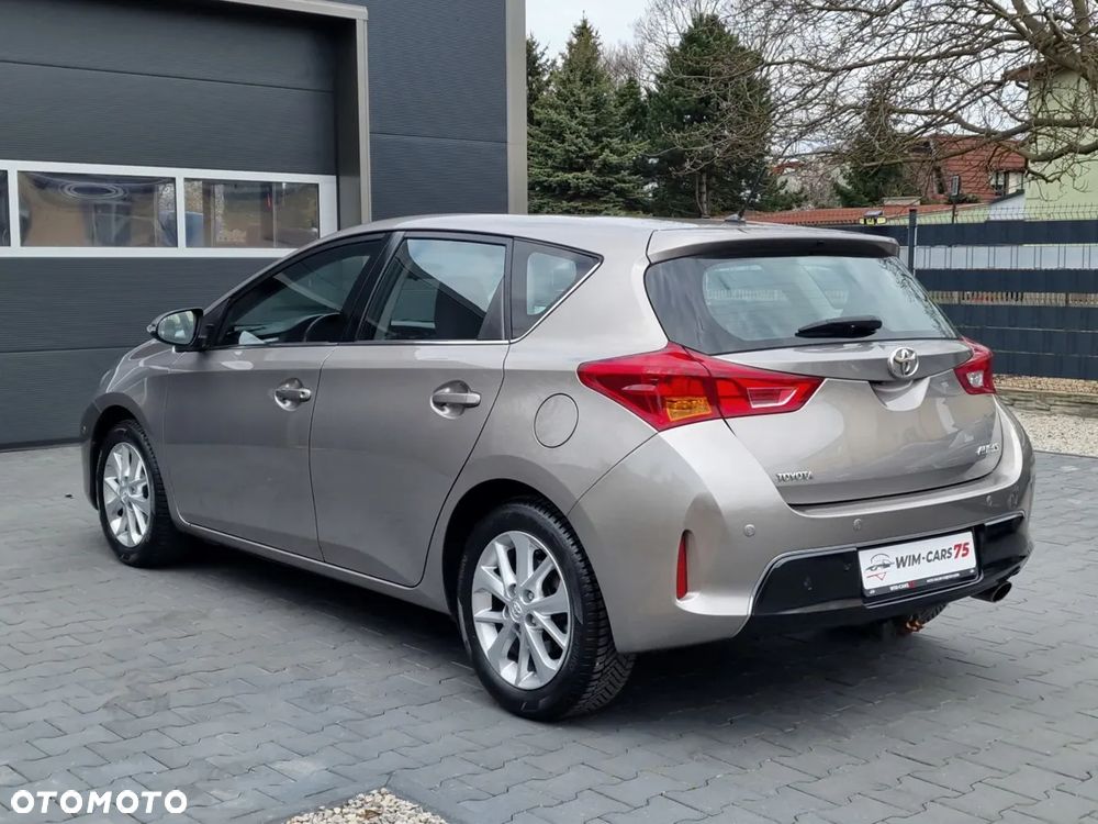 Toyota Auris 1.6 Valvematic Executive - 10