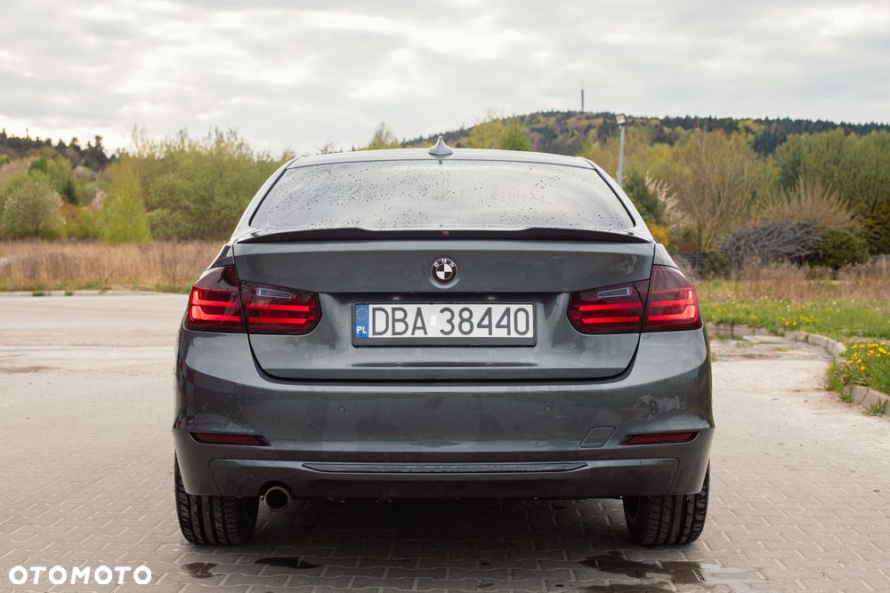 BMW Seria 3 320d xDrive Sport Line - 9