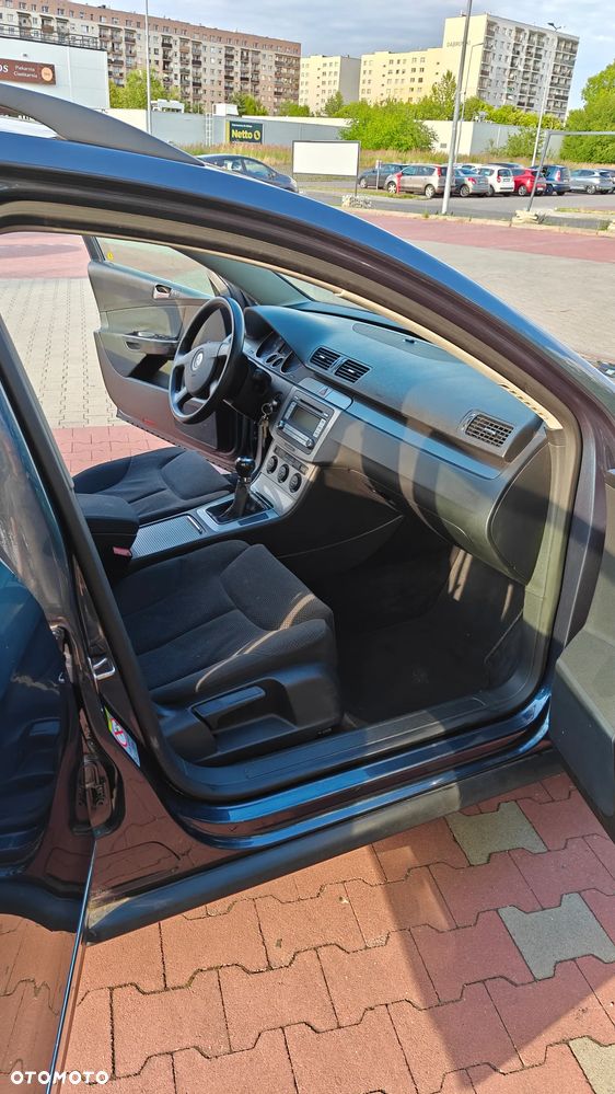 Volkswagen Passat - 11