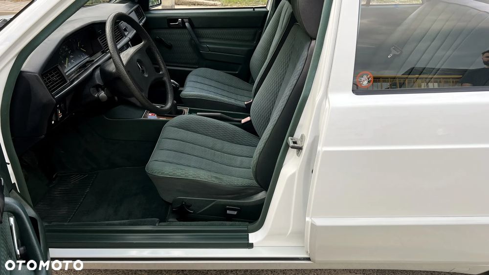 Mercedes-Benz W201 (190) - 20