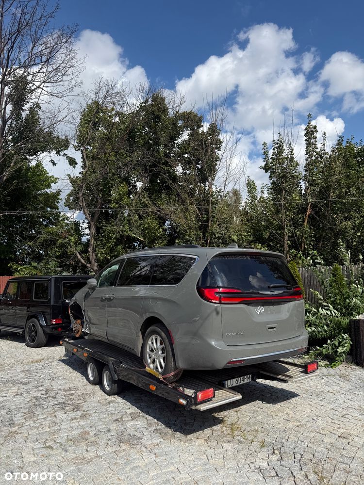 Chrysler Pacifica - 5