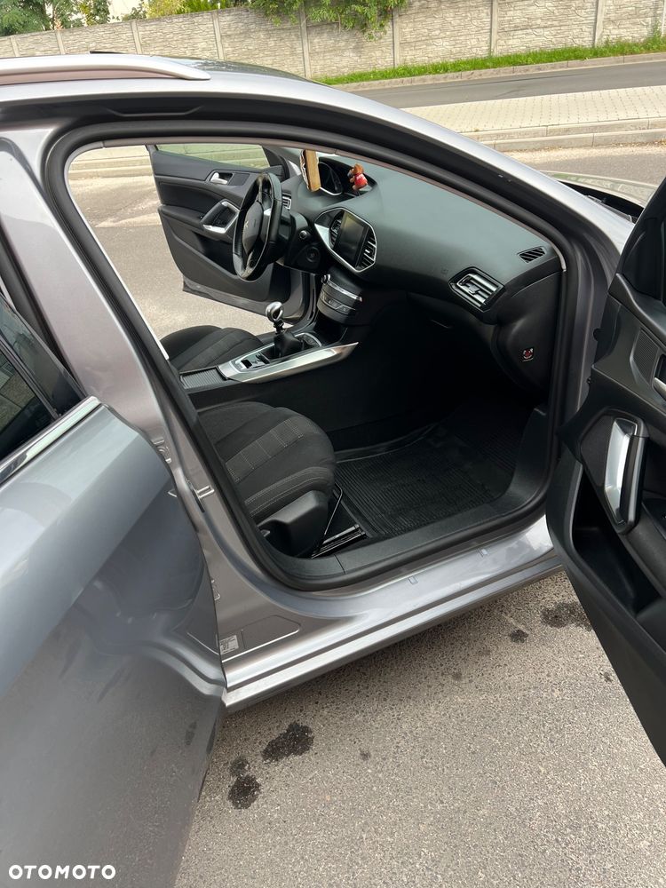 Peugeot 308 1.6 BlueHDi Allure S&S - 16