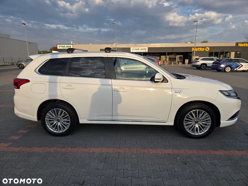 Mitsubishi Outlander - 16