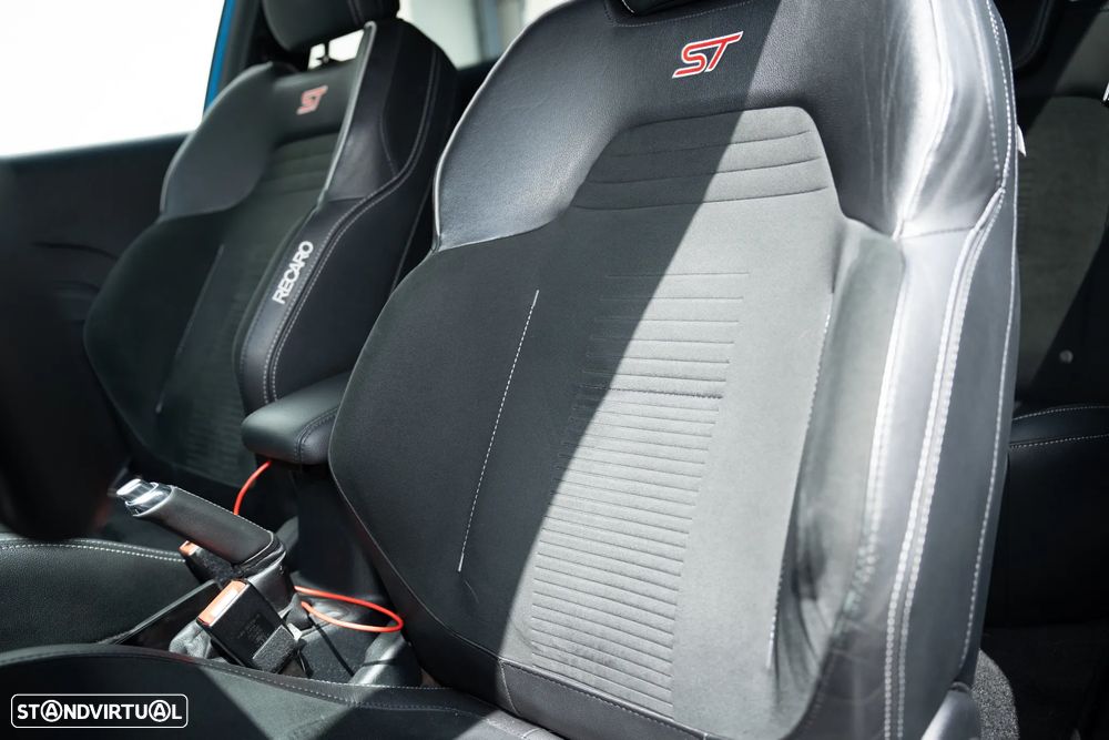 Ford Fiesta 1.5 EcoBoost S&S ST X - 36