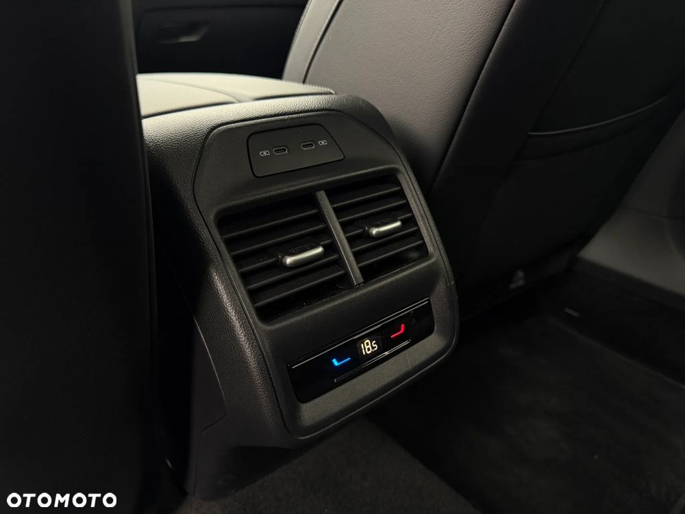 Volkswagen Passat Variant 1.5 TSI ACT mHEV Business Plus DSG - 32