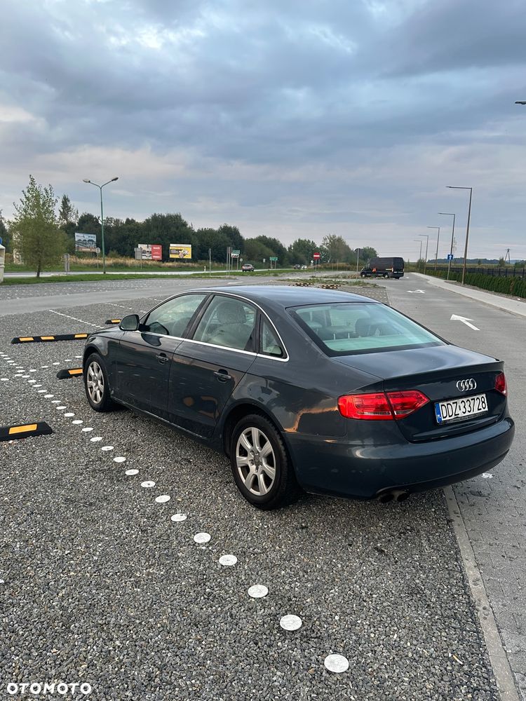 Audi A4 Limousine - 8