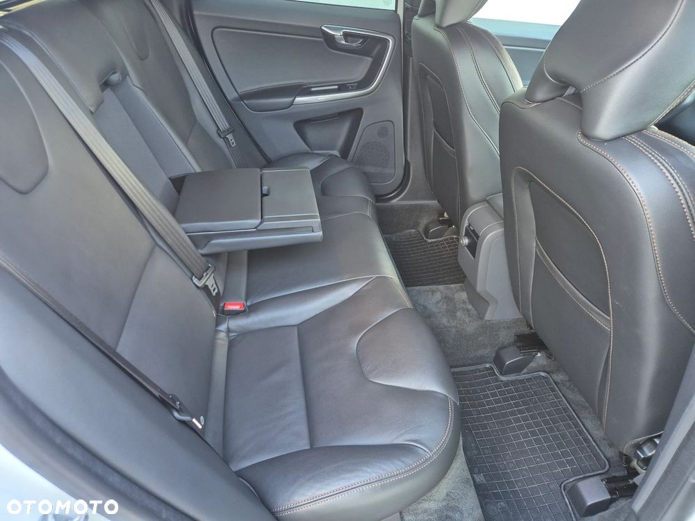 Volvo XC 60 D4 Geartronic Summum - 18