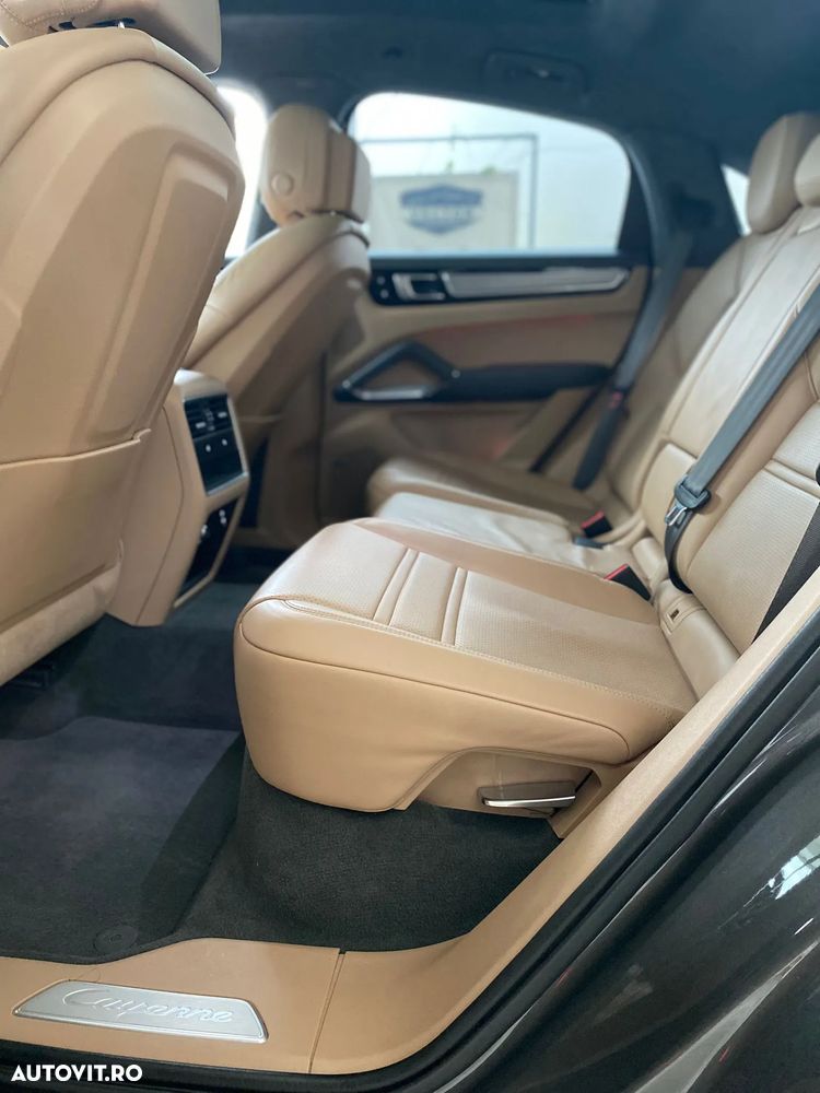 Porsche Cayenne - 10