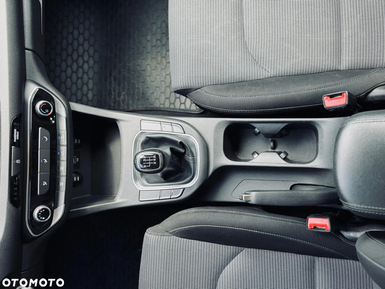 Hyundai i30 1.6 D Comfort - 22