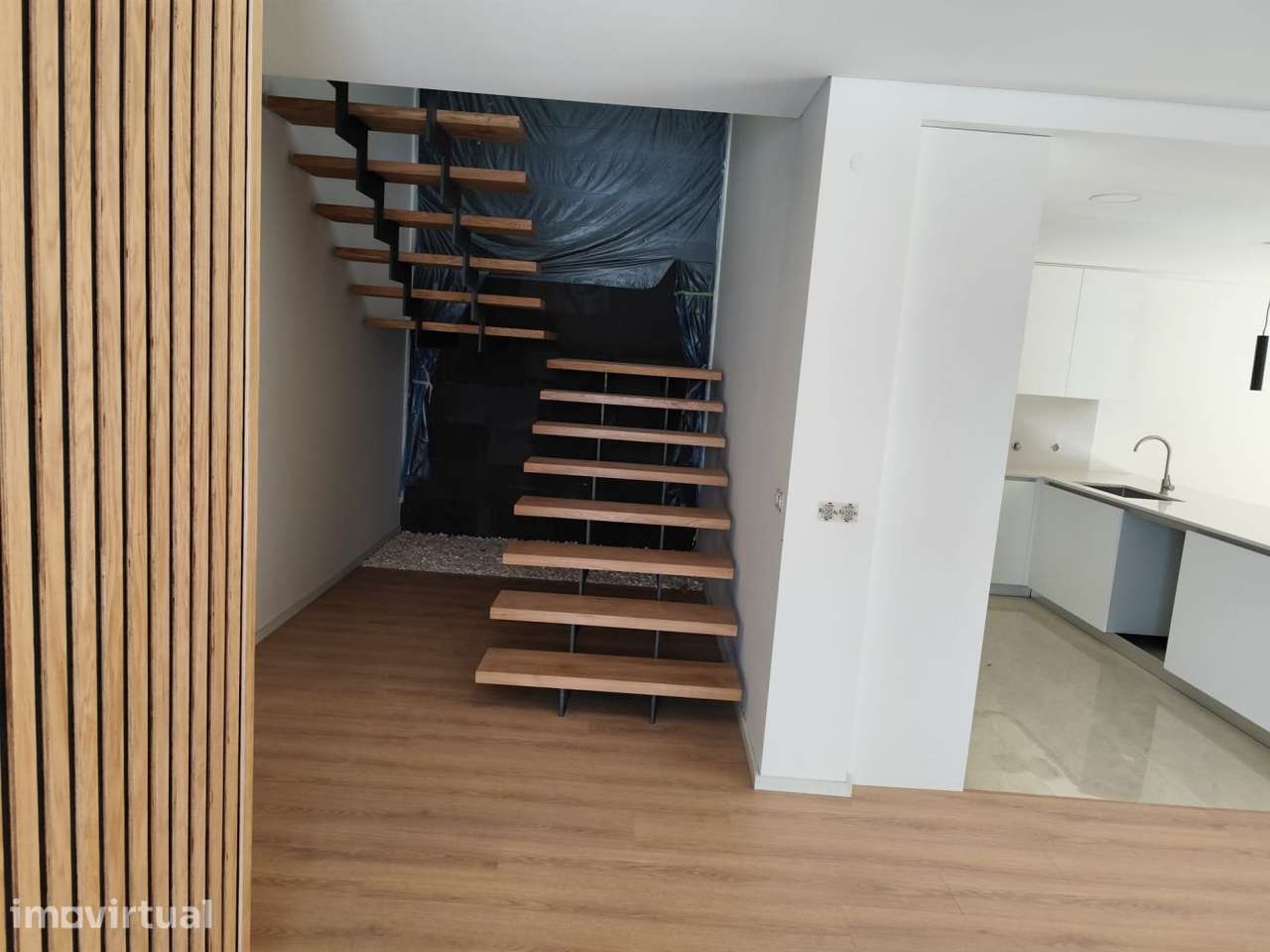 Moradia Geminada V4 em fase de acabamentos em Palmeira, Braga - Grande imagem: 2/50
