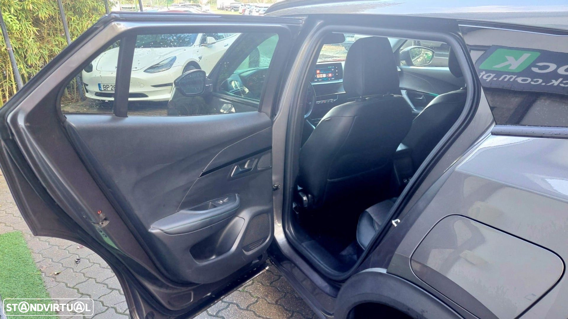 Peugeot 2008 1.5 BlueHDi Allure Pack - 11
