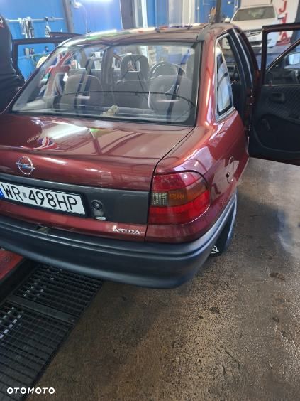 Opel Astra 1.4 GL - 14