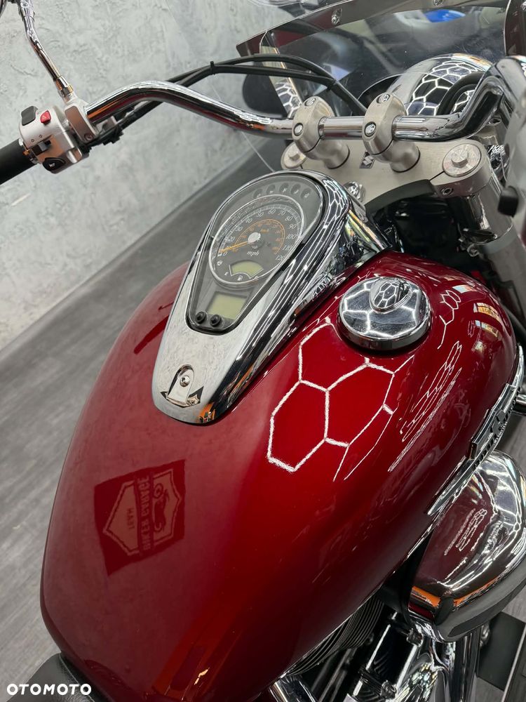 Suzuki Intruder - 24