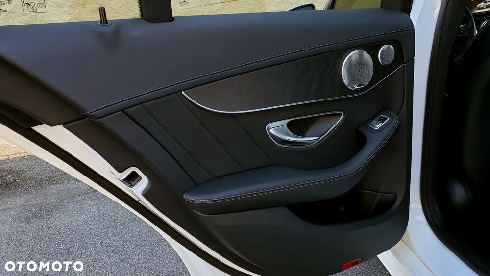 Mercedes-Benz Klasa C 300 7G-TRONIC AMG Line - 23