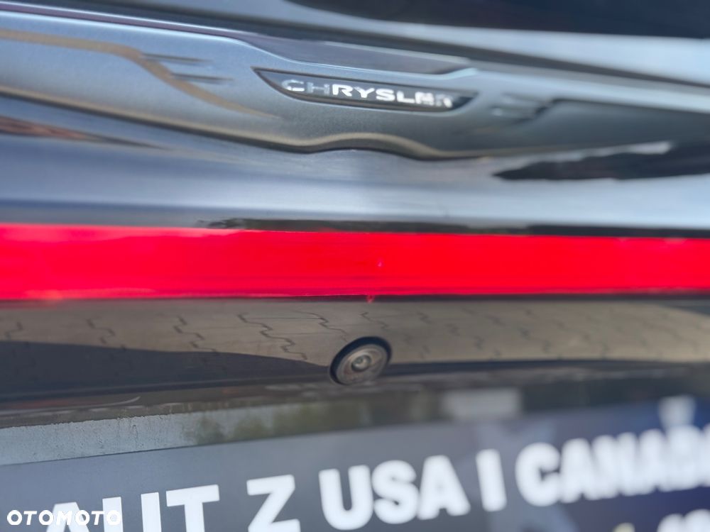 Chrysler Pacifica - 12