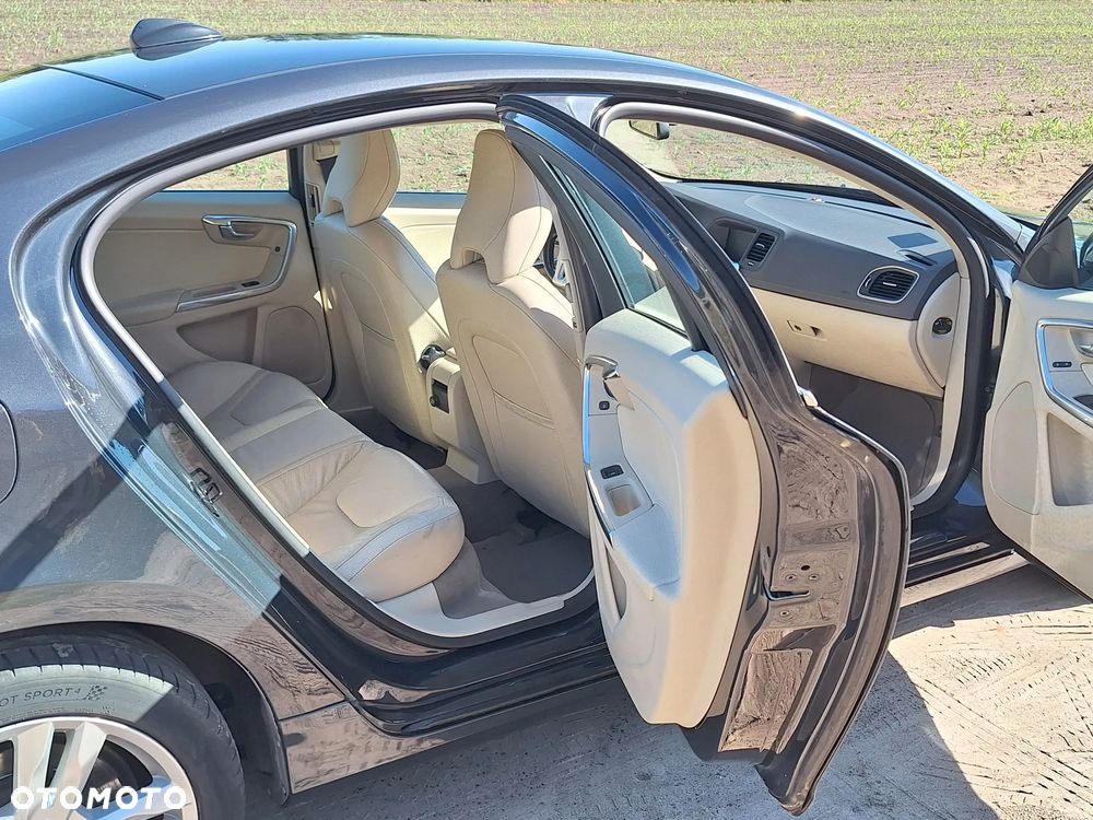 Volvo S60 D3 Geartronic Momentum - 8