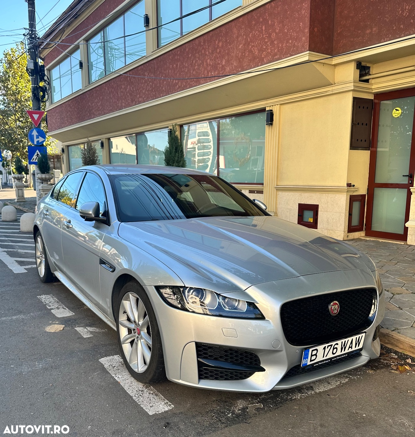 Jaguar XF 25d AWD R-Sport - 5