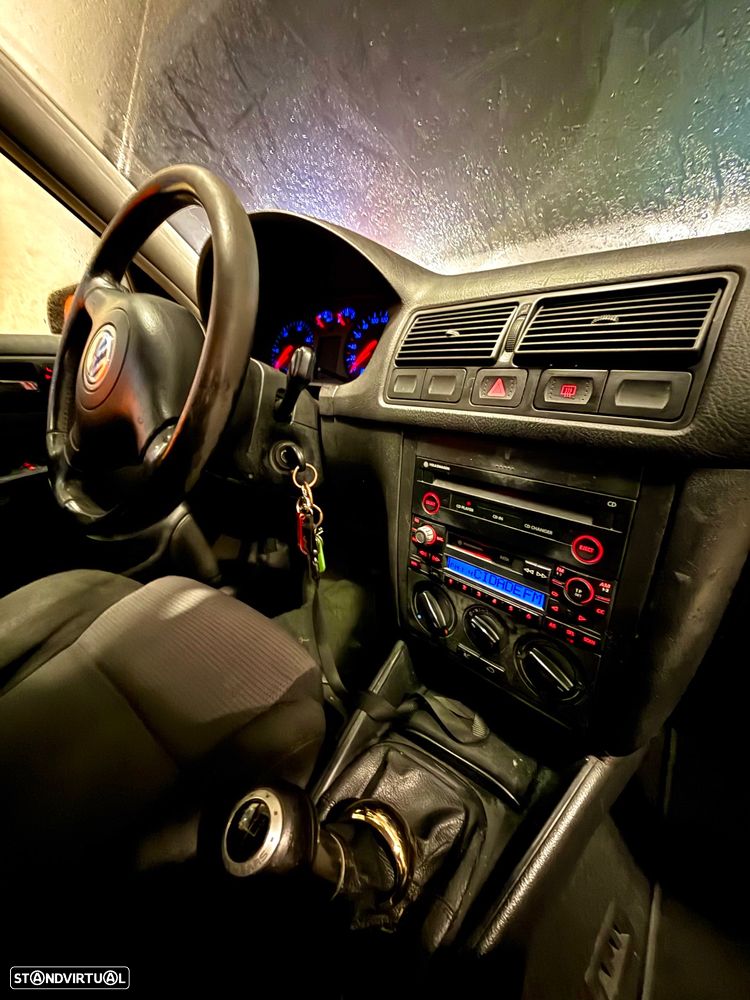 VW Golf 1.9 TDi 25 Anos - 5