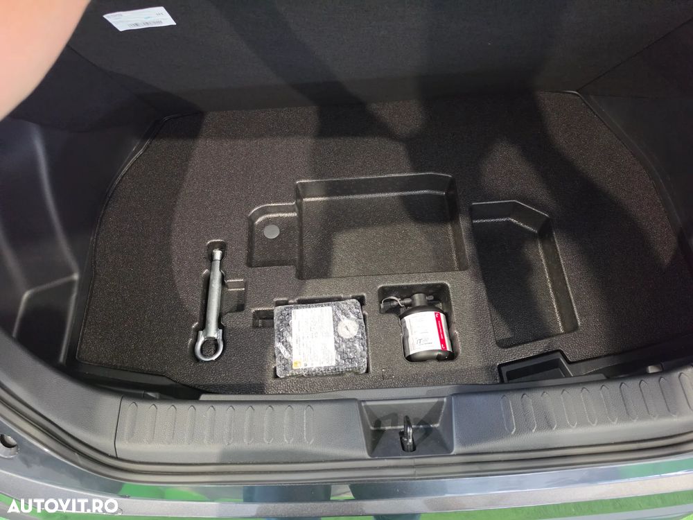 Toyota C-HR 1.8 Hybrid Team Deutschland - 31