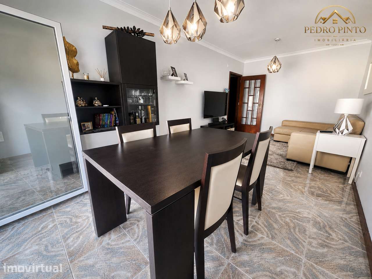 T2 remodelado em Vilar do Paraíso com Garagem Fechada - Grande imagem: 2/29