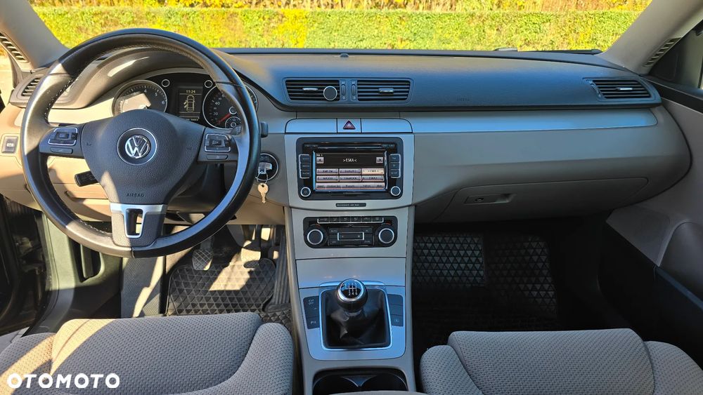 Volkswagen Passat - 17