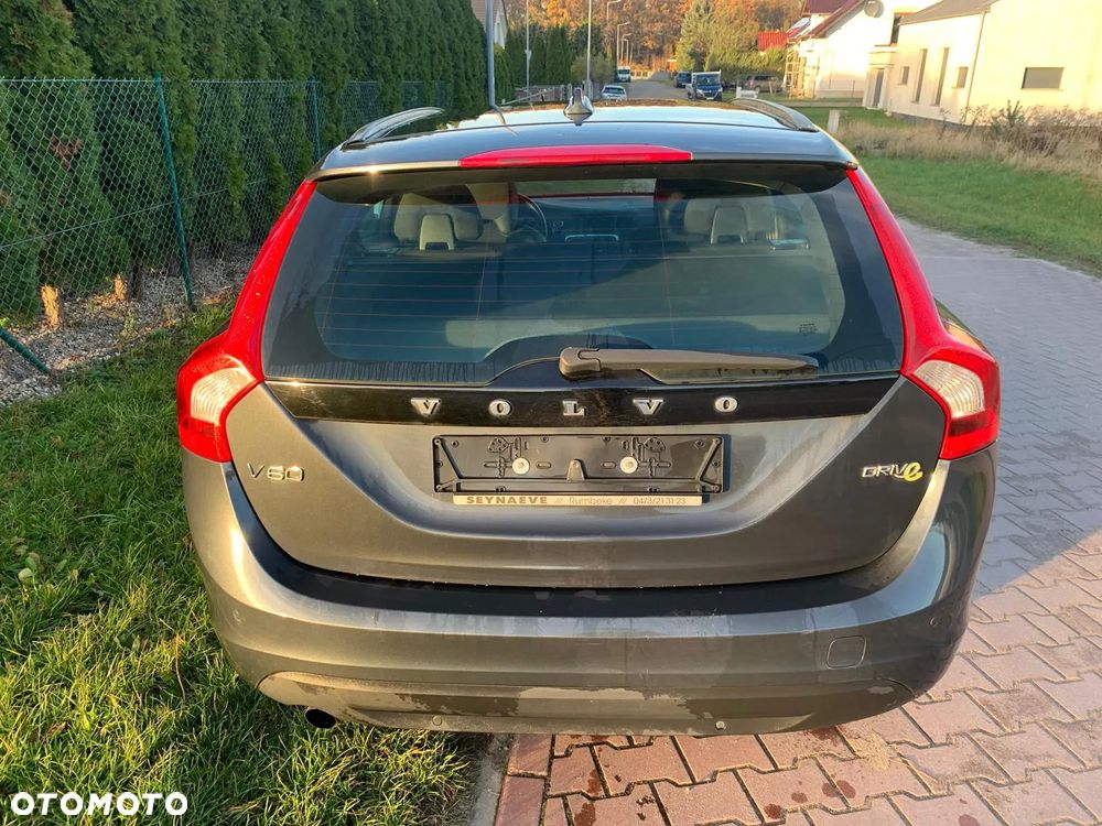 Volvo V60 D2 Momentum - 8