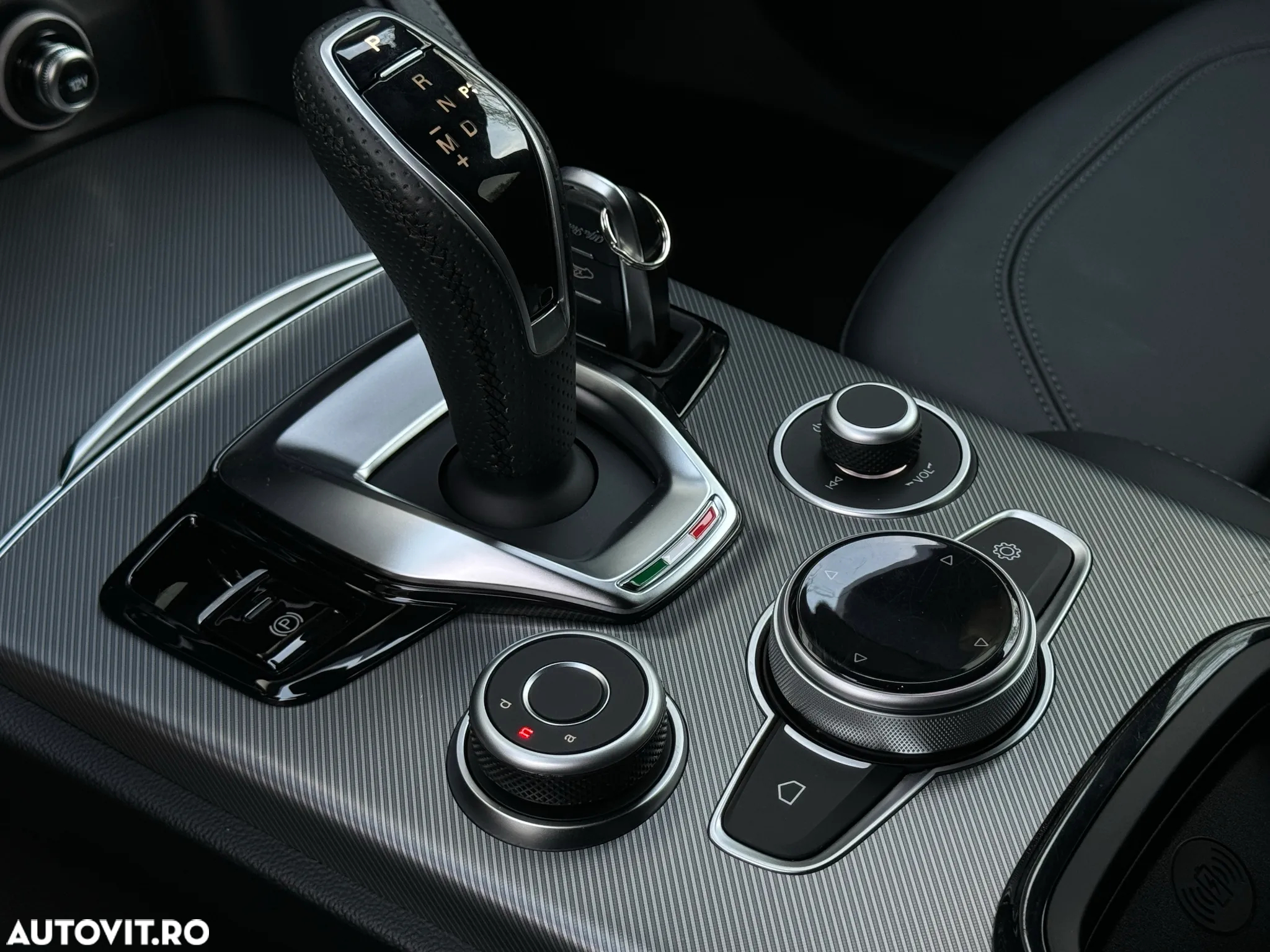Alfa Romeo Stelvio 2.0 Turbo AWD AT8 Veloce - 25