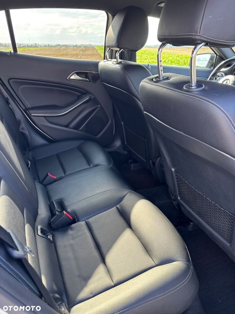 Mercedes-Benz GLA 220 d 4-Matic Urban - 12
