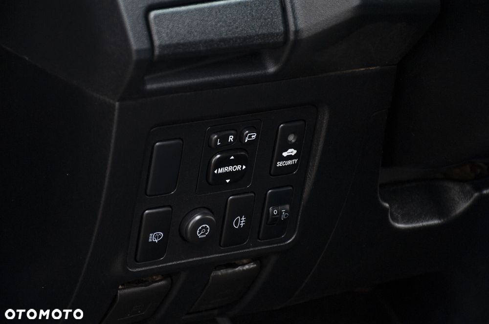 Toyota Hilux 3.0 D-4D Invincible - 17