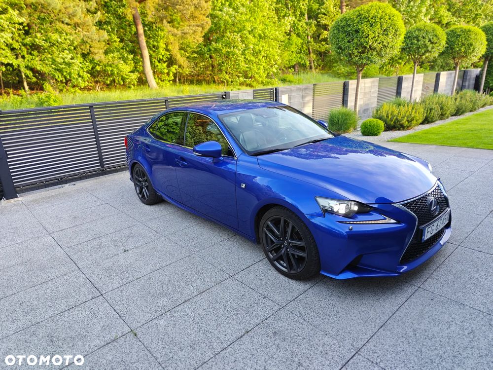 Lexus IS 300h F Sport - 1