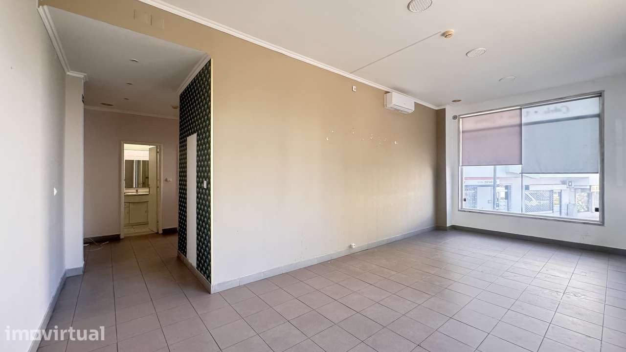 Loja com 60 m²  | Santa Marta do Pinhal, Corroios - Grande imagem: 2/12