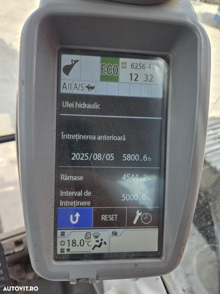 Hitachi ZX250-6, 2019, 6.254h, Masa operationala 27,1tone, cupa NOUA 1,55mc, cupla rapida, lant 80% bun doar 1.109h deplasare, consum mediu 12,5l/h, ad sapare 7m, camera spate si laterale, ridica 16,2 avertizare antirasturnare, 3 pompe hidr, PROMOTIE 86.900 - 27
