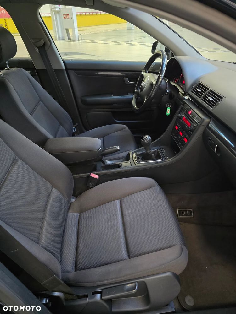 Audi A4 Limousine - 4