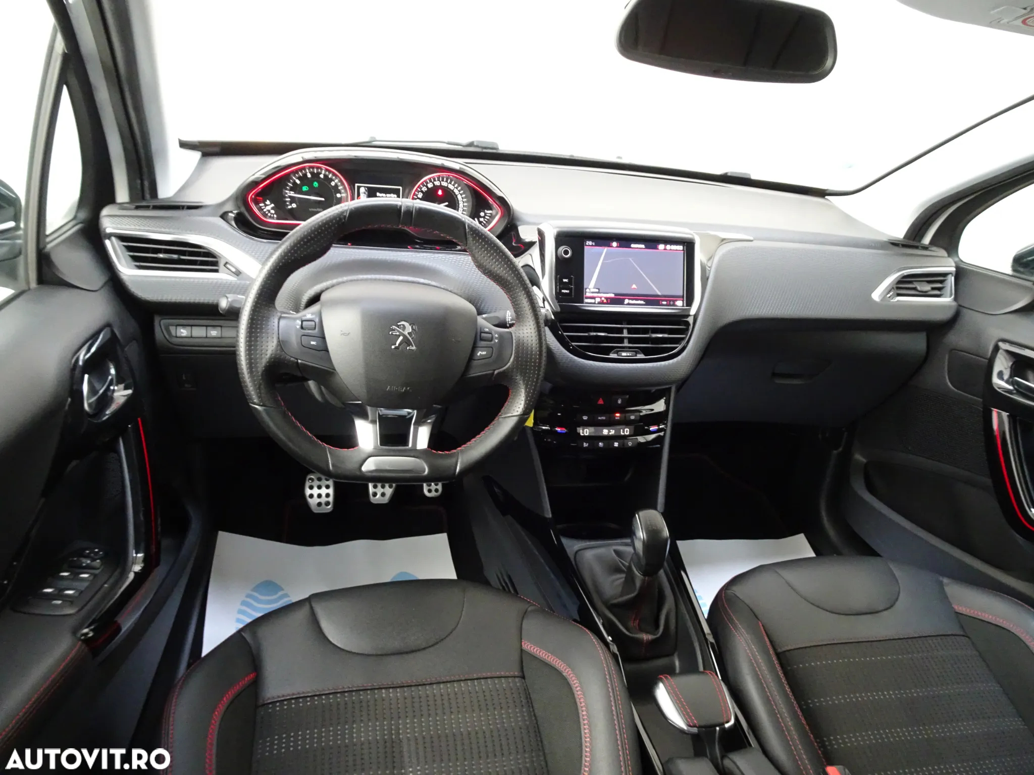 Peugeot 2008 1.2 L PureTech STT GT Line - 4