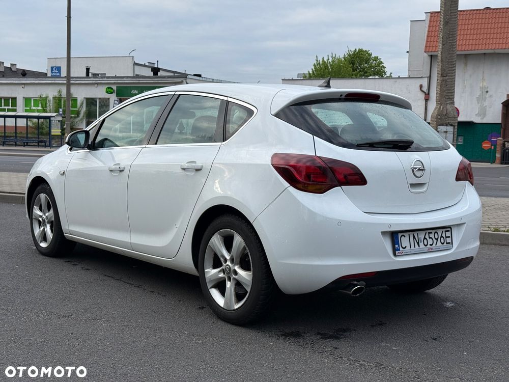 Opel Astra 2.0 CDTI Cosmo - 4